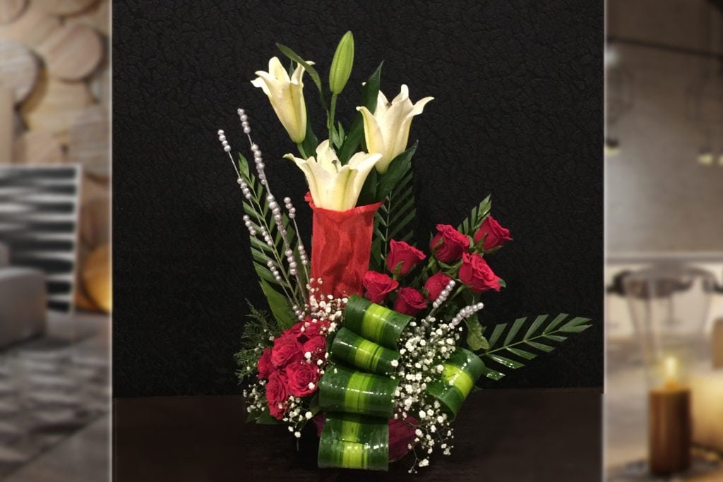 lilies_roses_flower_arrangement