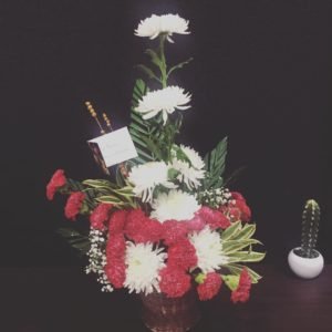 white chrysanthemum red carnations arrangement