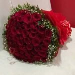 100-red-roses-bunch